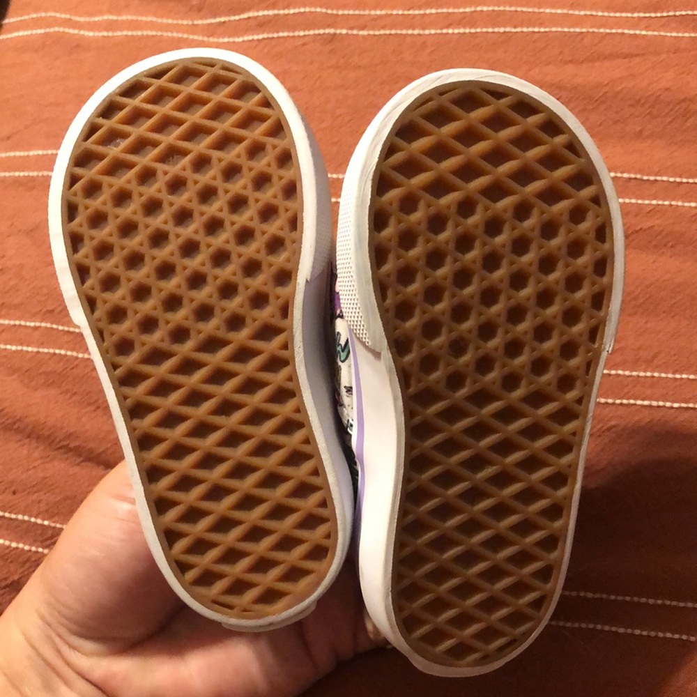 Vans - Picture 2 of 4